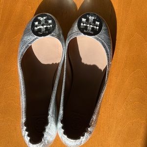 NWOT Tory Burch silver glitter ballet flats
